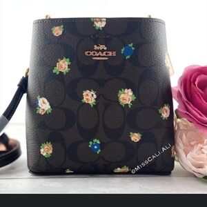 Nwot Mini Town Bucket Bag In Signature Canvas With Vintage Mini Rose Print